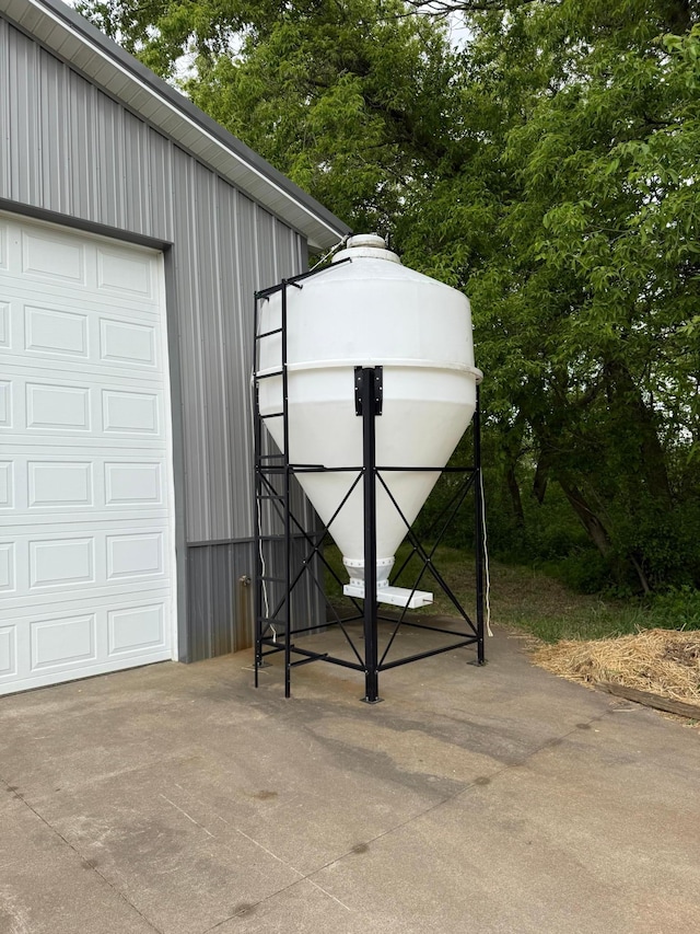 25809 Virgo St NE, Oxford Twp, MN 55079 - view of garage