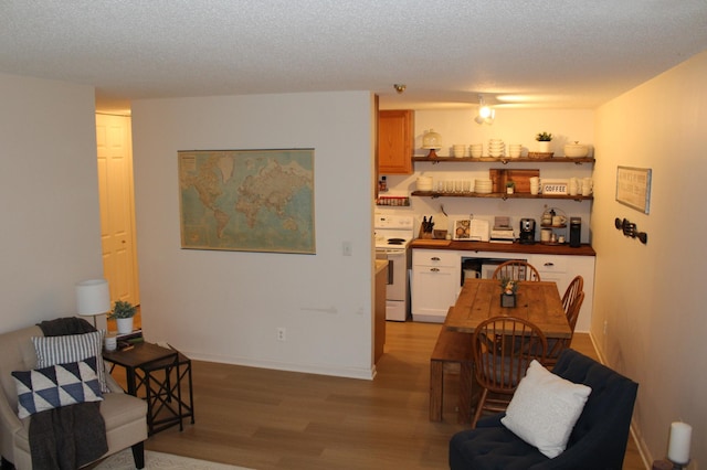 2800 Hillsboro Ave N Unit 316, New Hope, MN 55427 - living room featuring light wood finished floors, baseboards, and a textured ceiling