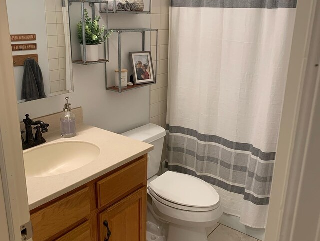 2800 Hillsboro Ave N Unit 316, New Hope, MN 55427 - bathroom with vanity, toilet, tile patterned floors, and curtained shower