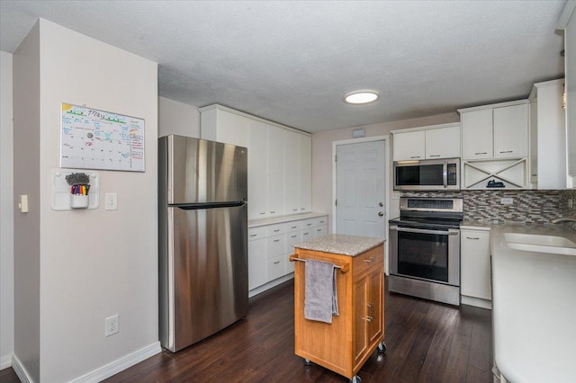 3003 Hammond Ave, Superior, WI 54880 - kitchen with stainless steel appliances, a sink, dark wood-type flooring, a center island, and a textured ceiling