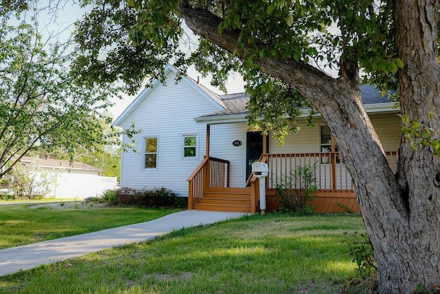 546 2nd St SE, Perham, MN 56573 - view of front of property featuring a front lawn, covered porch, and roof with shingles