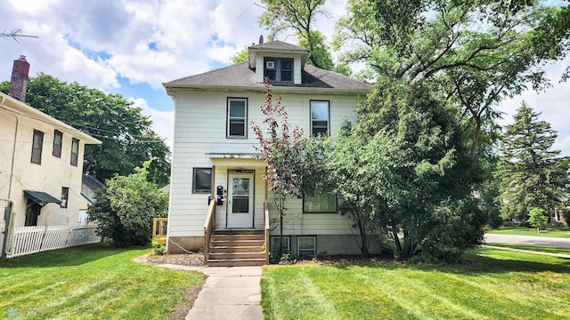 728 8th St N, Fargo, ND 58102 - view of american foursquare style home