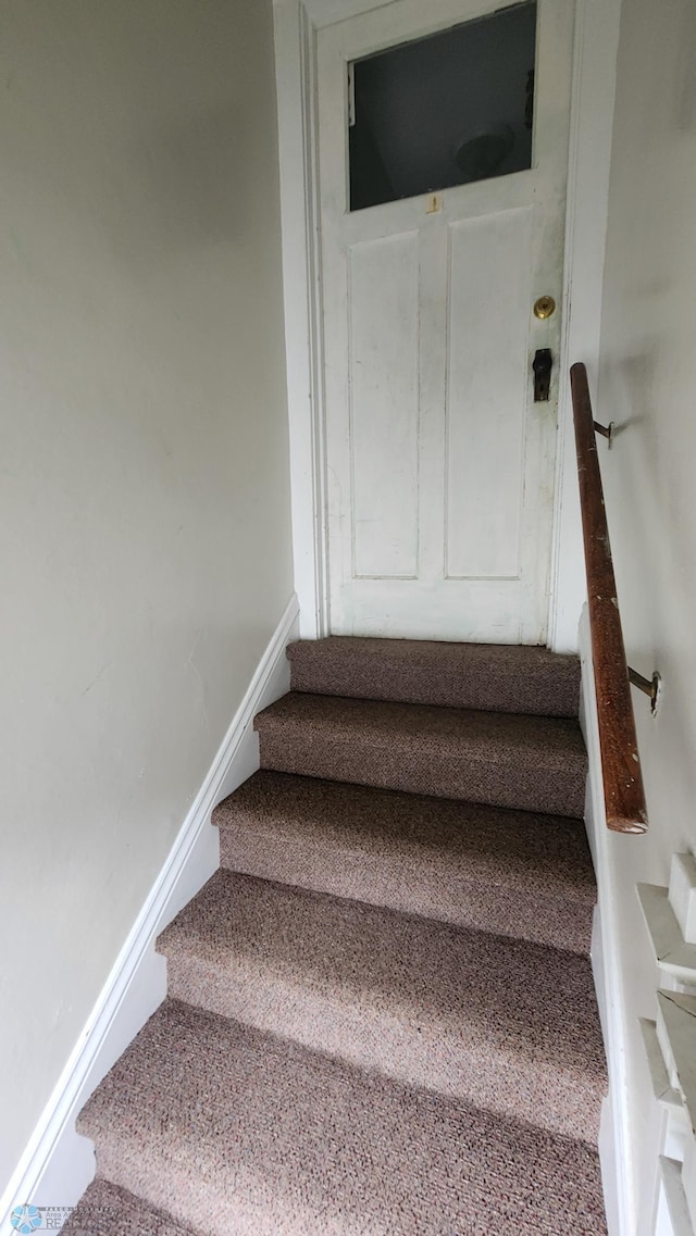 728 8th St N, Fargo, ND 58102 - view of stairway
