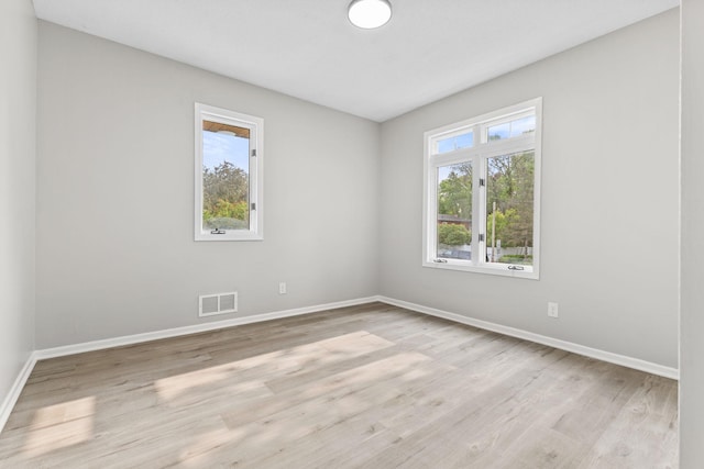228 16th Ave SW, New Brighton, MN 55112 - unfurnished room featuring baseboards and healthy amount of natural light