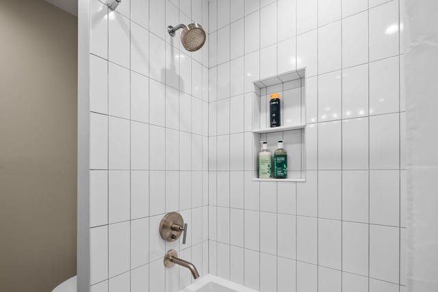 1824 Oliver Ave S, Minneapolis, MN 55405 - full bathroom featuring washtub / shower combination and toilet
