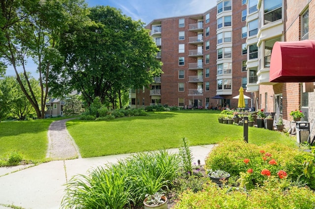1425 28th St Unit 519, Minneapolis, MN 55408 - view of home's community featuring a lawn