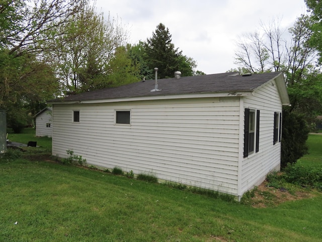 114 2nd St S, Truman, MN 56088 - view of side of property featuring a lawn