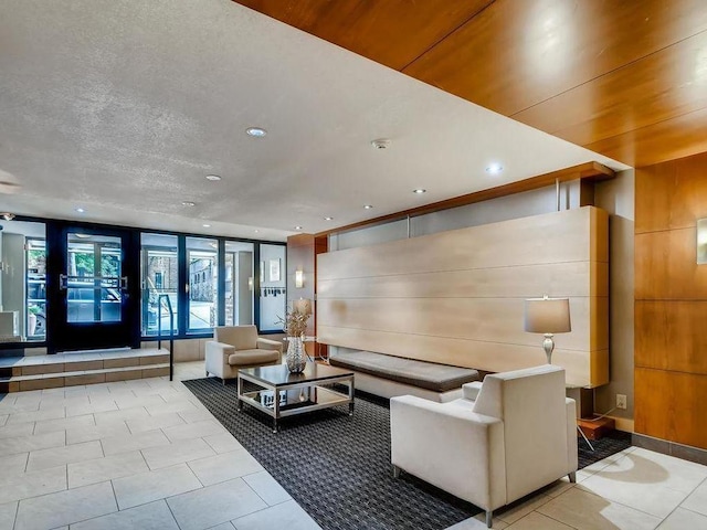 2727 43rd St Unit 102, Minneapolis, MN 55410 - lobby featuring recessed lighting