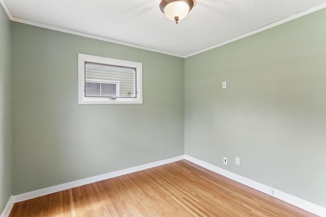 218 Owens St N, Stillwater, MN 55082 - empty room featuring crown molding, light wood-type flooring, and baseboards