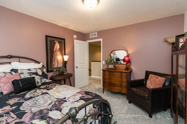 20555 Greenwood Ave, Lakeville, MN 55044 - bedroom featuring light carpet