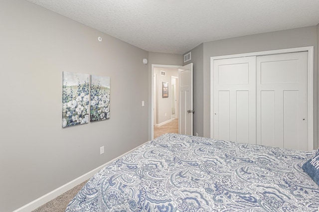 1259 Lower 143rd St E, Rosemount, MN 55068 - carpeted bedroom featuring baseboards, a textured ceiling, and a closet