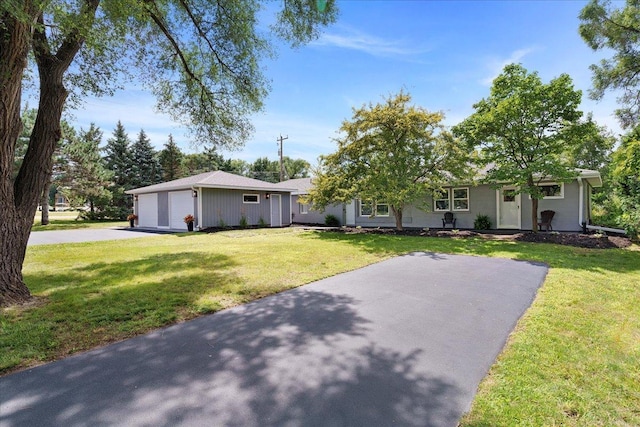 180 Saint Croix Trl N, Lakeland, MN 55043 - single story home with a front lawn