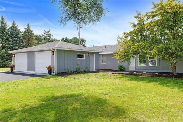 180 Saint Croix Trl N, Lakeland, MN 55043 - exterior space with a garage and a yard