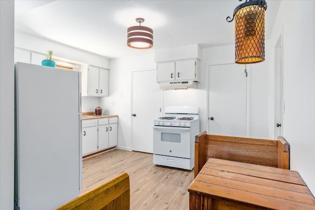 180 Saint Croix Trl N, Lakeland, MN 55043 - kitchen with white appliances, under cabinet range hood, light wood-style floors, white cabinets, and light countertops