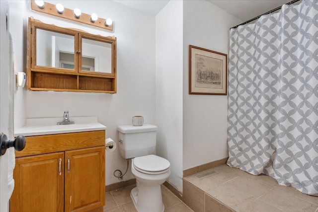 180 Saint Croix Trl N, Lakeland, MN 55043 - full bathroom featuring toilet, a shower with shower curtain, vanity, tile patterned flooring, and baseboards