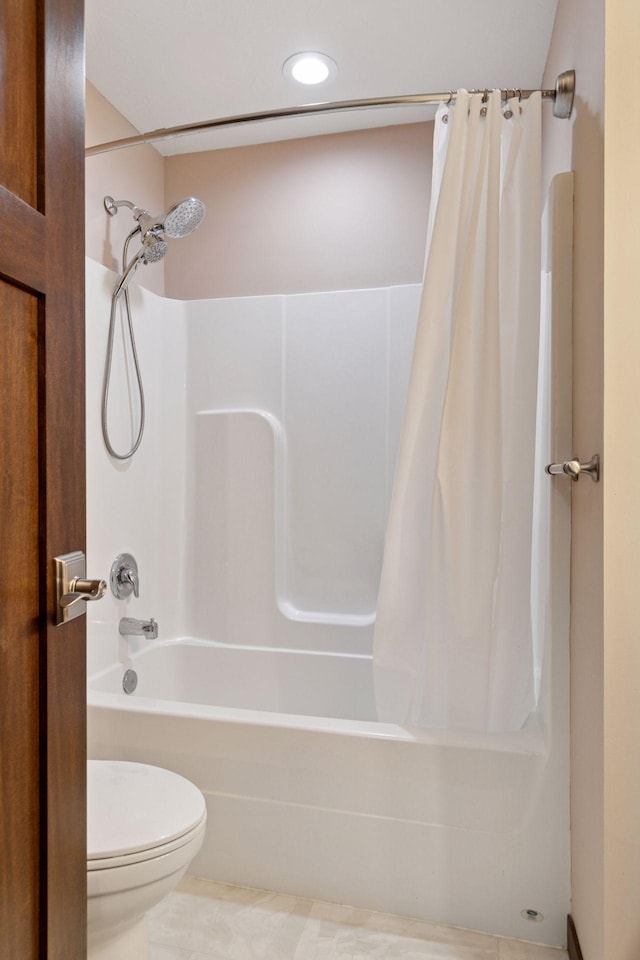 1429 10th Street Cir SE, New Prague, MN 56071 - bathroom with toilet, shower / tub combo with curtain, and recessed lighting