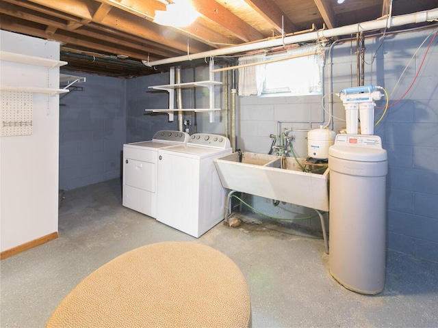 basement featuring washing machine and clothes dryer