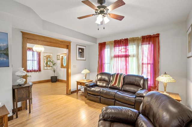 658 Plum St, Saint Paul, MN 55106 - living area featuring light wood-style floors, ceiling fan, and baseboards