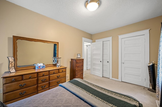 658 Plum St, Saint Paul, MN 55106 - bedroom with light colored carpet, a textured ceiling, and baseboards