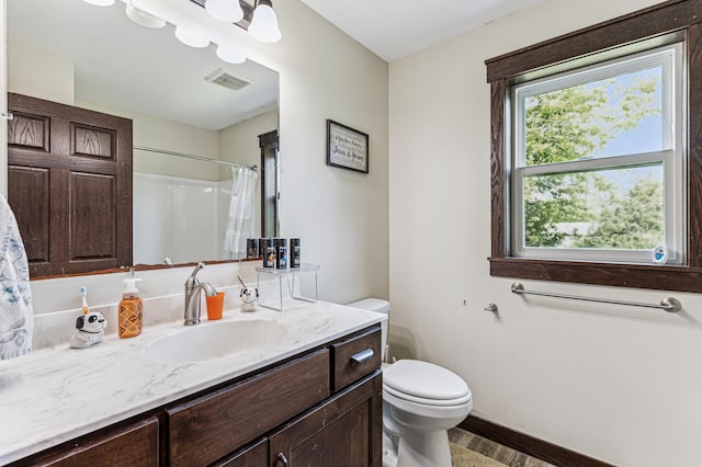 10798 Quiner Ave NW, Southside Twp, MN 55382 - full bathroom featuring toilet, vanity, baseboards, and curtained shower