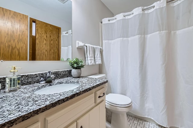 full bathroom with toilet, vanity, and a shower with curtain