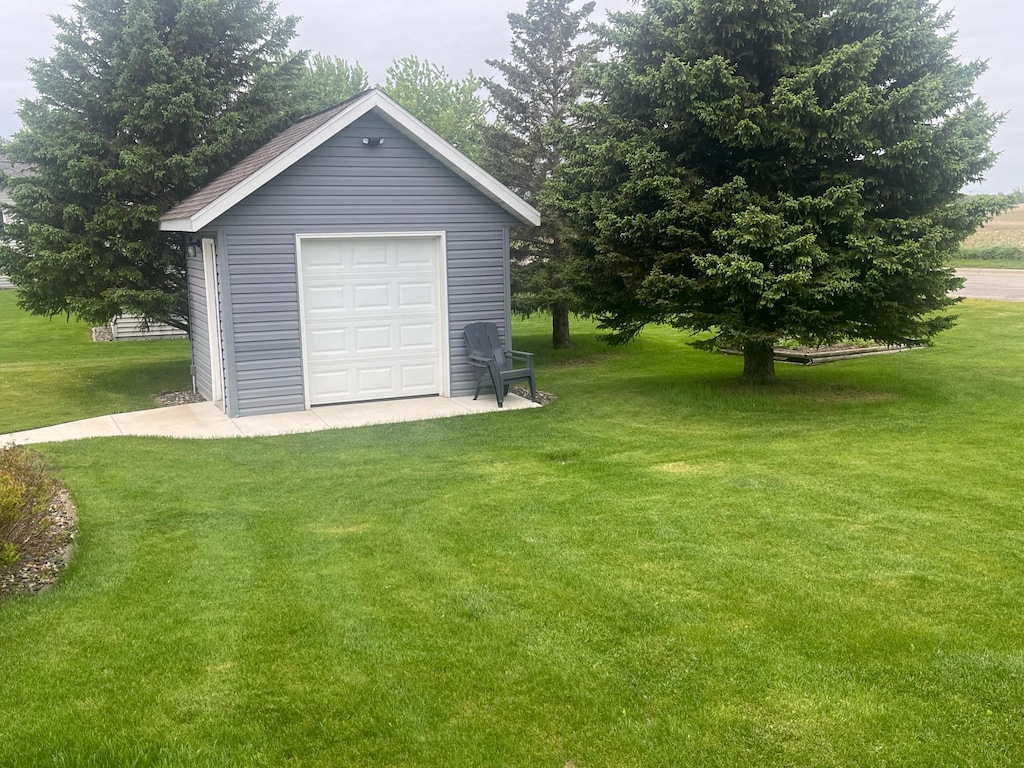 1808 4th St NE, Willmar, MN 56201 - view of detached garage