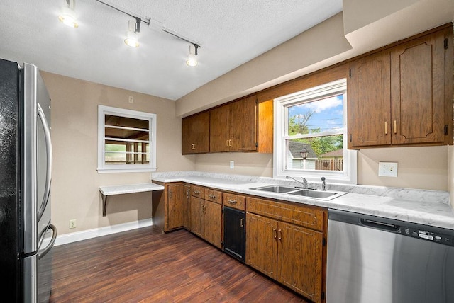 3013 64th Ave N, Brooklyn Center, MN 55429 - kitchen featuring appliances with stainless steel finishes, a sink, baseboards, dark wood-type flooring, and light countertops