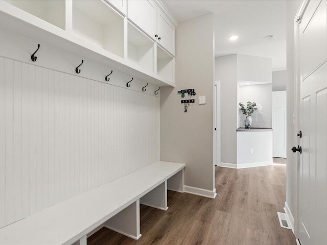 16524 Piper Ln, Brainerd, MN 56401 - mudroom featuring wood finished floors, baseboards, and recessed lighting