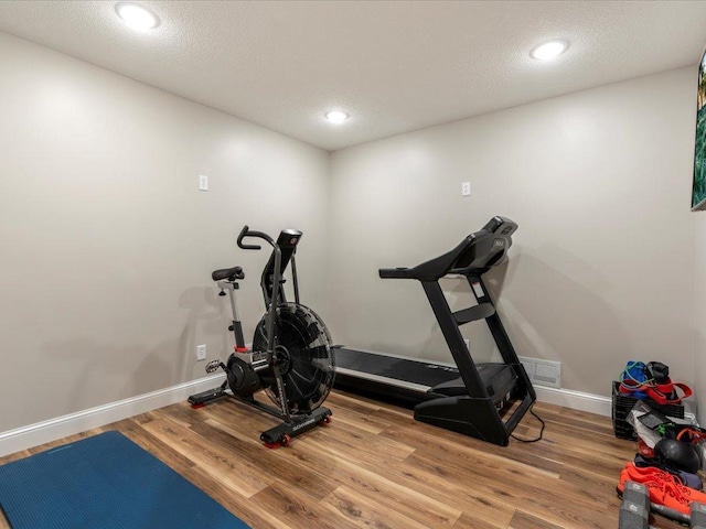 16524 Piper Ln, Brainerd, MN 56401 - workout room featuring wood finished floors, baseboards, and recessed lighting