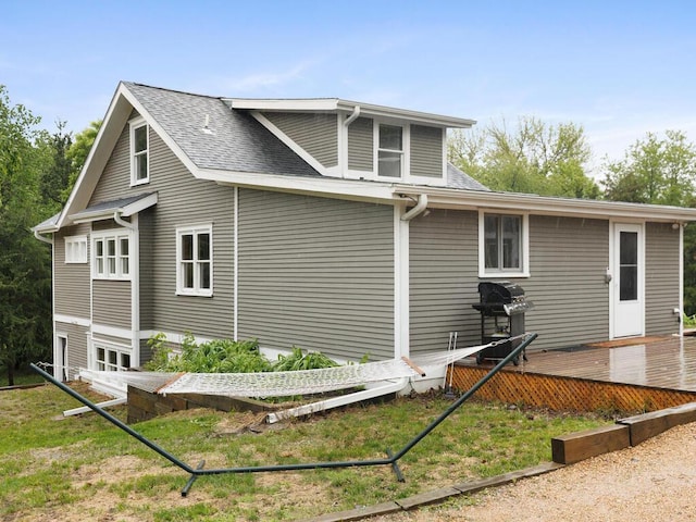 601 Kingsway Dr, Le Sueur, MN 56058 - view of home's exterior featuring a deck and roof with shingles