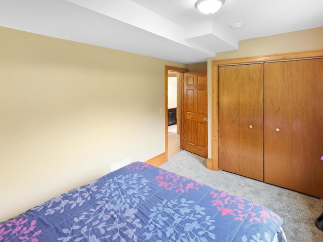 601 Kingsway Dr, Le Sueur, MN 56058 - bedroom featuring light colored carpet and a closet