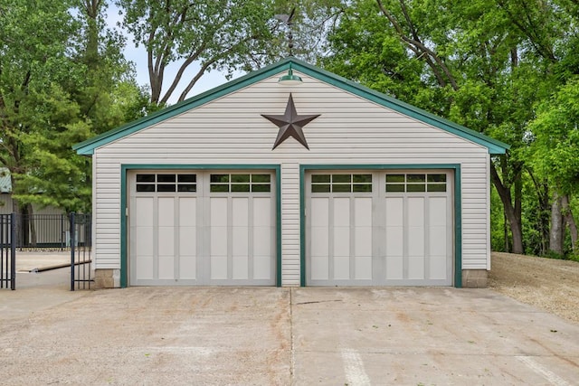 2511 Carver Ave E, Maplewood, MN 55119 - view of detached garage
