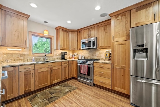 2511 Carver Ave E, Maplewood, MN 55119 - kitchen with stainless steel appliances, a sink, light wood-style flooring, tasteful backsplash, and recessed lighting