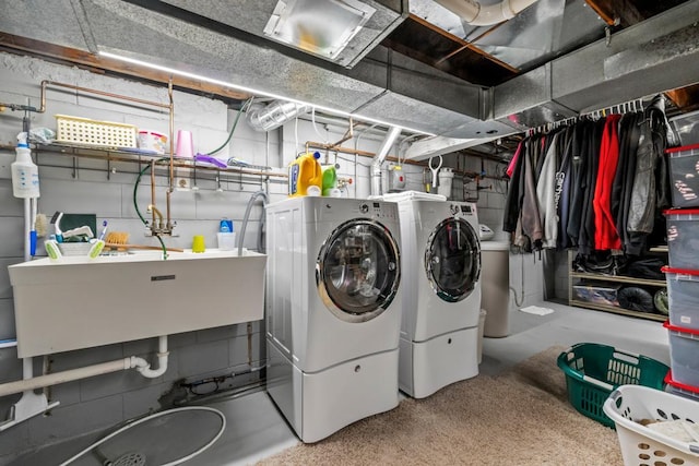 2511 Carver Ave E, Maplewood, MN 55119 - laundry area featuring independent washer and dryer and concrete block wall