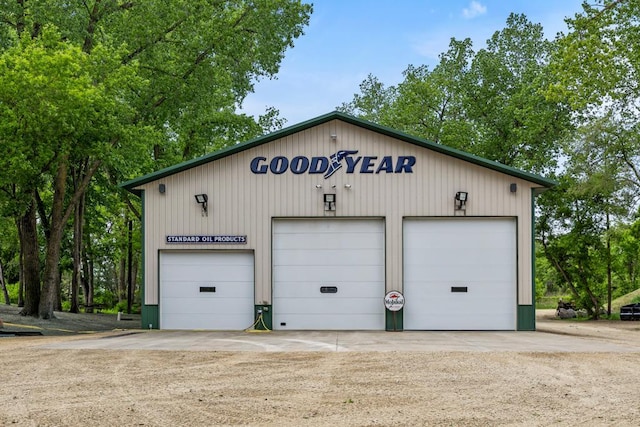 2511 Carver Ave E, Maplewood, MN 55119 - view of detached garage