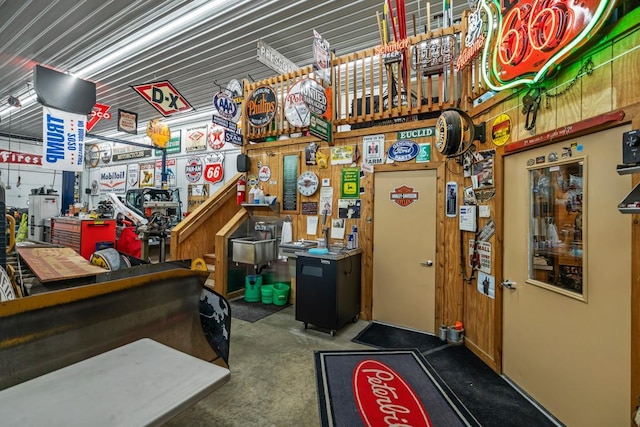 2511 Carver Ave E, Maplewood, MN 55119 - garage with a workshop area