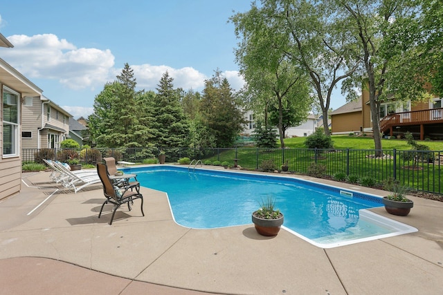 11560 Ashley Ct, Inver Grove Heights, MN 55077 - view of swimming pool with a patio and a diving board