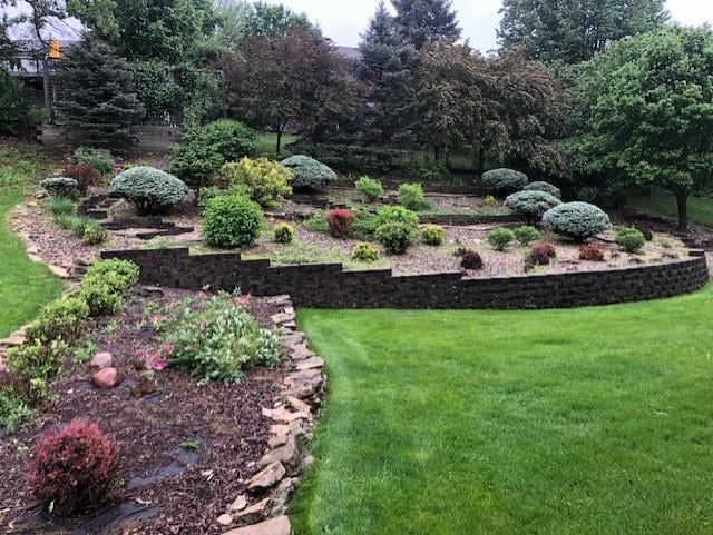 2023 Woodcrest Ln SW, Rochester, MN 55902 - view of grassy yard