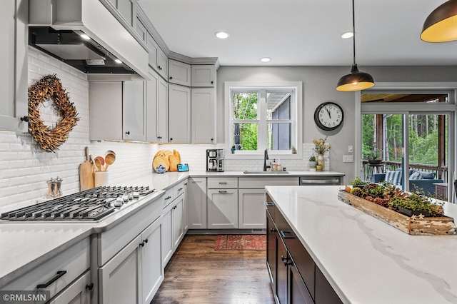 7023 61st St S, Cottage Grove, MN 55016 - kitchen with premium range hood, stainless steel gas stovetop, a sink, dark wood-style floors, and recessed lighting