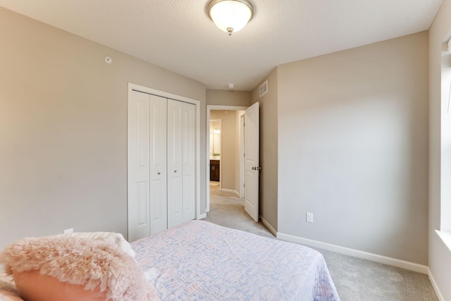2189 Gateway Hill Rd N, Saint Paul, MN 55109 - bedroom featuring light colored carpet, a closet, and baseboards