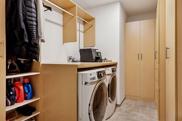 1240 2nd St Unit 822, Minneapolis, MN 55415 - laundry area featuring washing machine and dryer