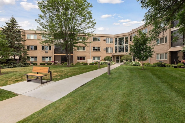 4360 Brookside Ct Unit 305, Edina, MN 55436 - surrounding community featuring a yard