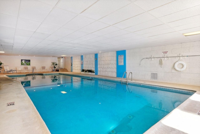 4360 Brookside Ct Unit 305, Edina, MN 55436 - view of indoor pool
