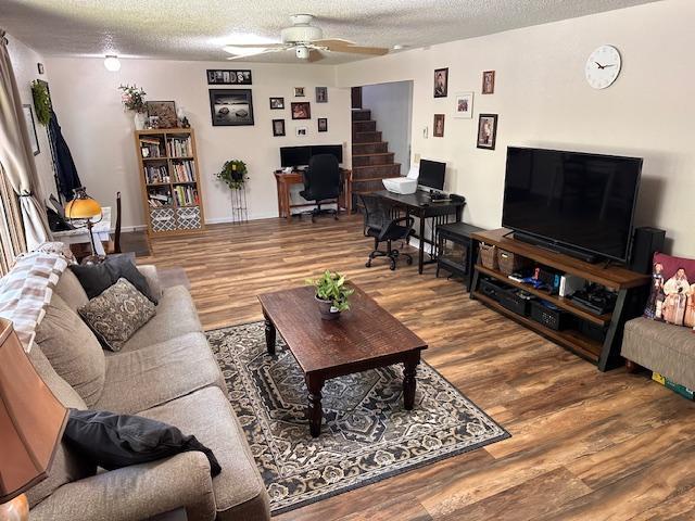 22 Cottonwood Ct, Babbitt, MN 55706 - living area featuring a textured ceiling, an office area, ceiling fan, and wood finished floors