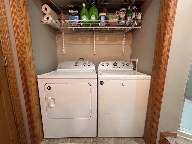 22 Cottonwood Ct, Babbitt, MN 55706 - laundry area with independent washer and dryer