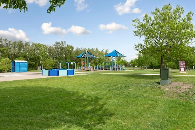 105 Owl Path, Mankato, MN 56001 - view of property's community with a lawn