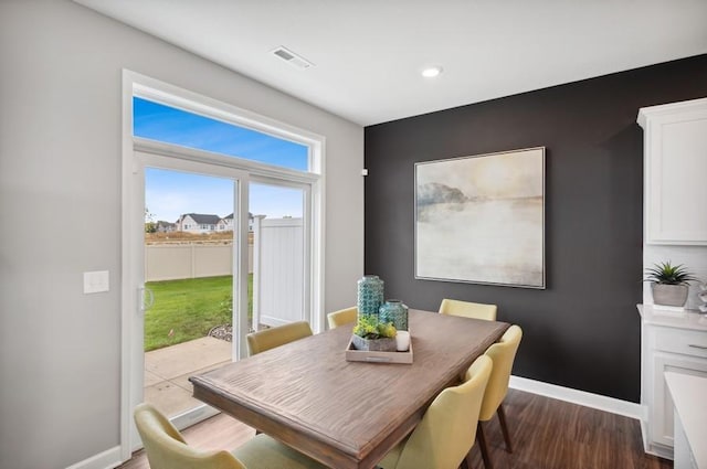 2154 Tyrone Dr, Shakopee, MN 55379 - dining space with dark wood finished floors, baseboards, and recessed lighting