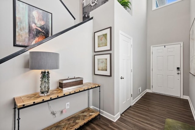 2154 Tyrone Dr, Shakopee, MN 55379 - foyer entrance featuring a towering ceiling, baseboards, and dark wood-style floors
