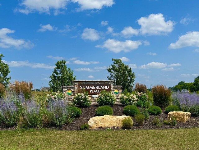 2154 Tyrone Dr, Shakopee, MN 55379 - community / neighborhood sign featuring a lawn