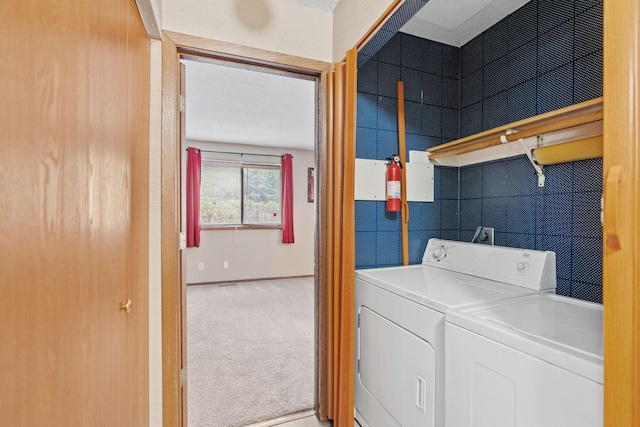 2310 Benson Ave Unit H, Saint Paul, MN 55116 - laundry area with washing machine and dryer and light colored carpet
